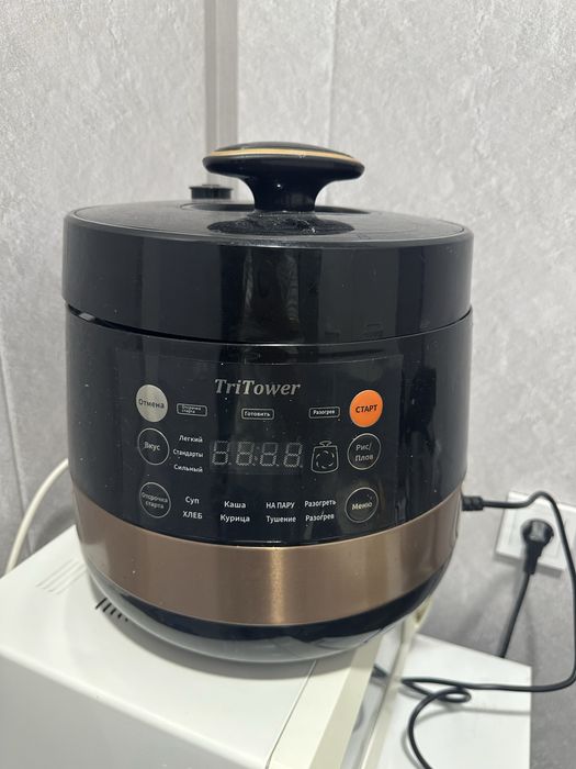 Мультиварка в отличном состоянии. Вместимость 4 литра.