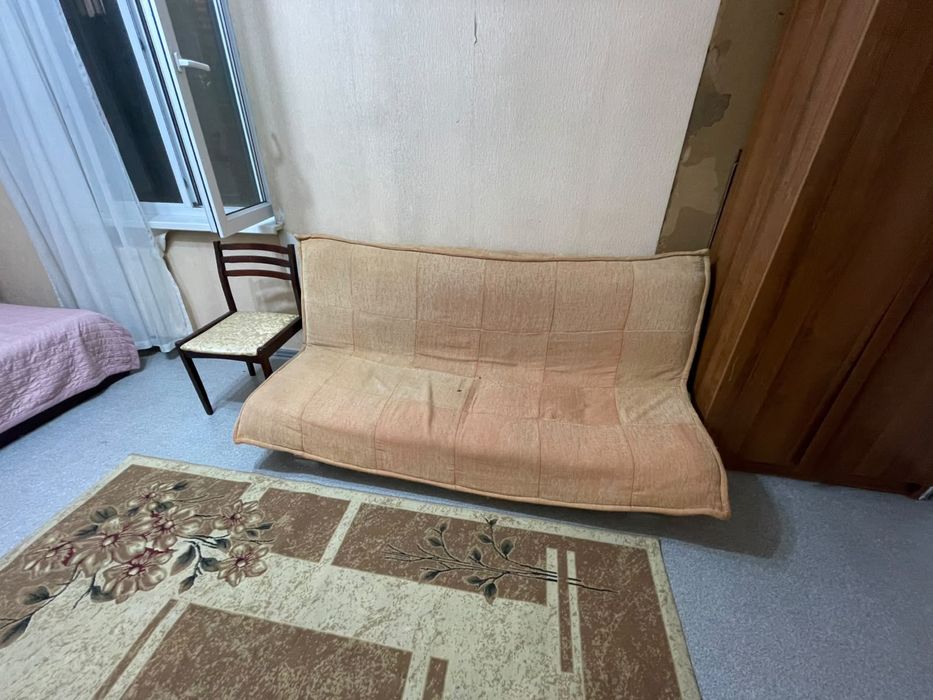 Тахта 2шт и диван бесплатно