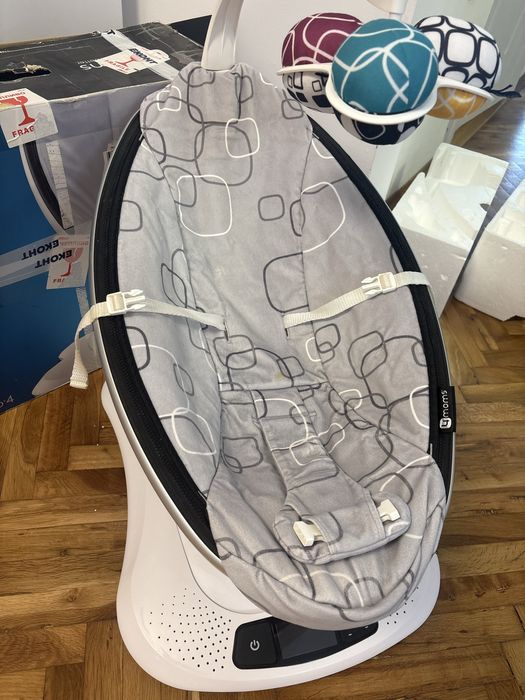 Електрическата бебешка люлка mamaRoo 4.0