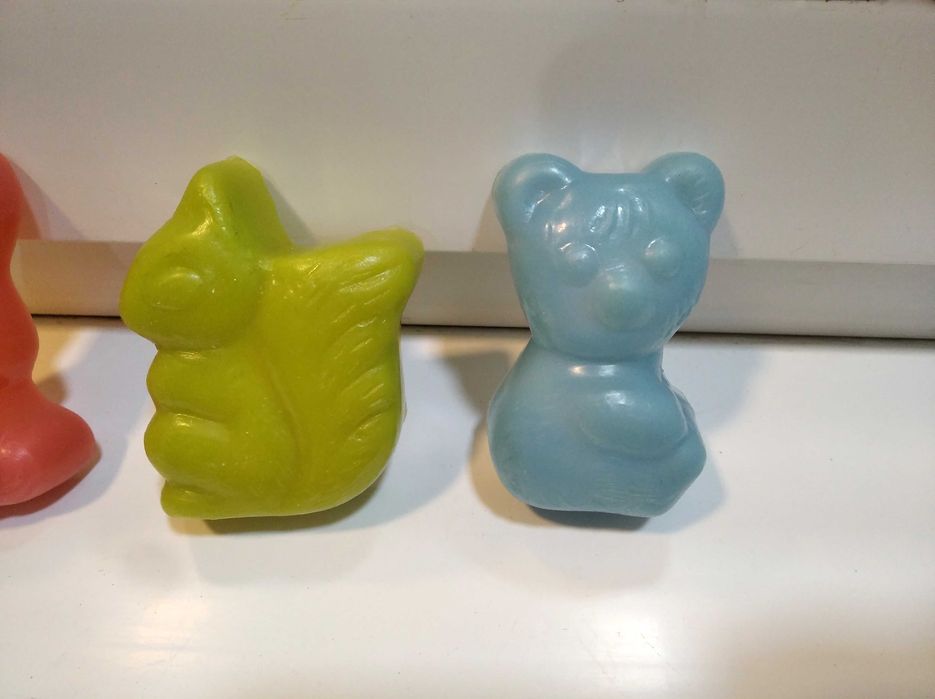 Игрушки, формы для песка.