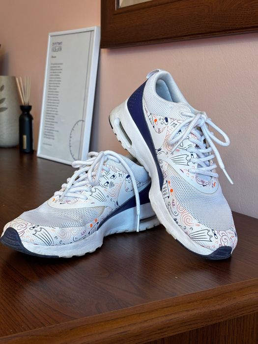 Бели маратонки Nike Air Max Thea