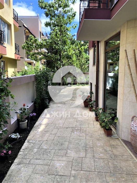 Продава се Хотел в Несебър - 1200 кв.м за 400 €/кв.м - Снимка #1