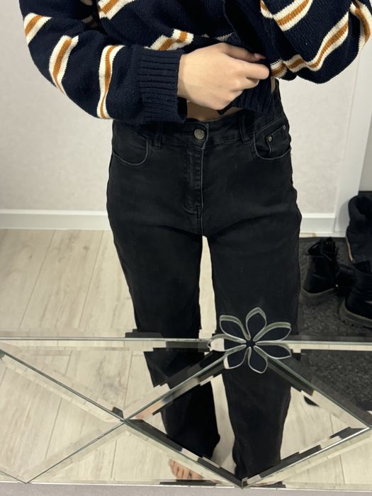 Джинсы , юбки.