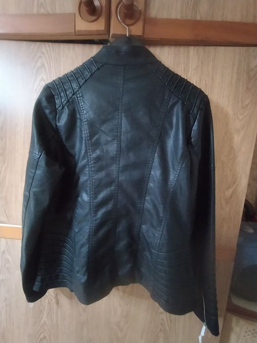 Неизползвано дамско яке - изкуствена кожа