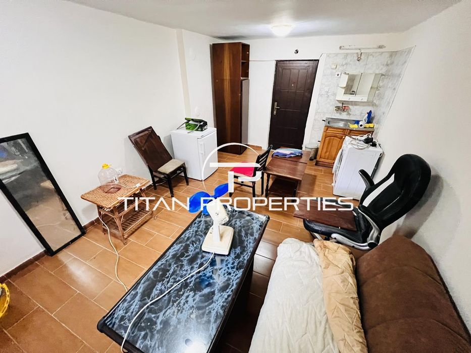 Дава се под наем Едностаен апартамент в Бургас, Център - 18 кв.м за 102 € - Снимка #2