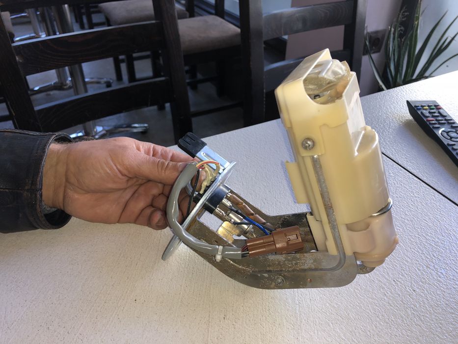 Помпа SUZUKI GSF1250 BANDIT1 250 модел 15100-18H00  1 година гаранция