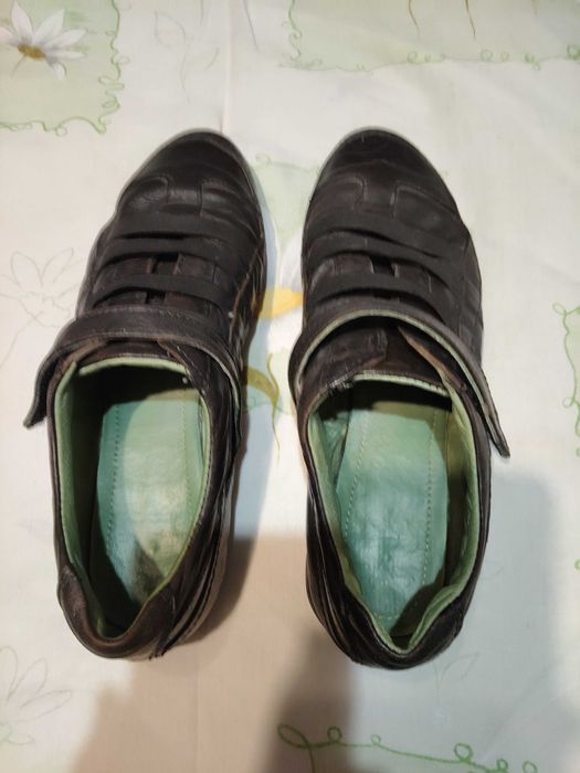 Продавам спортни дамски обувки от естествена кожа