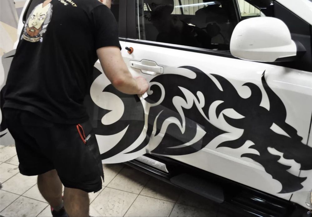 Наклейки на авто. На заказ