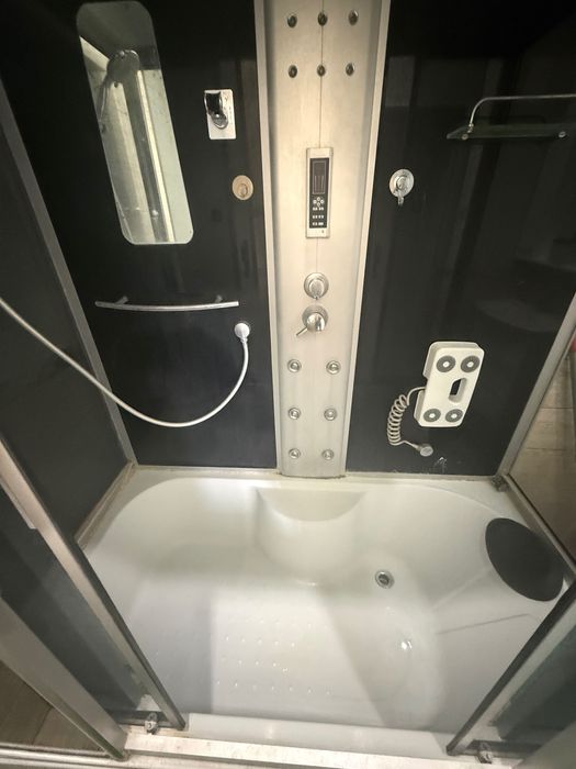 Душевая кабина большая