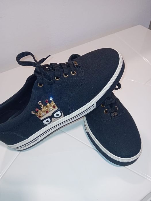 Tenisi noi fără cutie