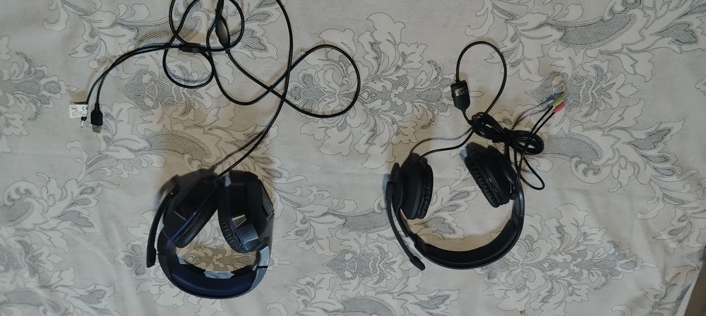 Doua perechi de căști pentru gaming