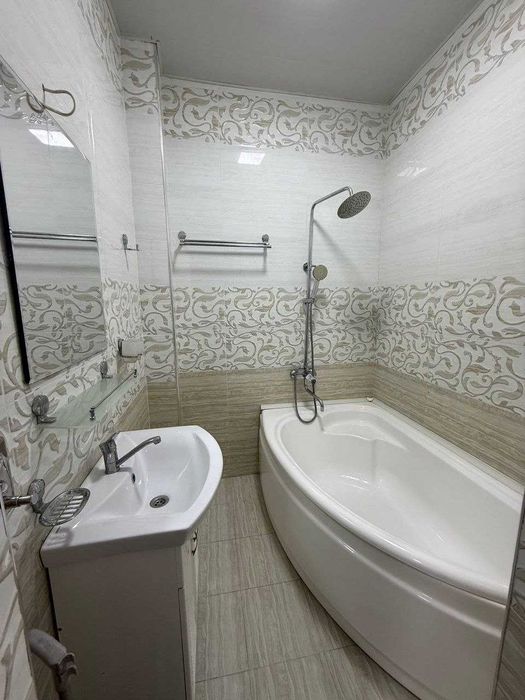 Самарканд ш. Азиз бозор худудида жойлашган 2 хонали квартира сотувда