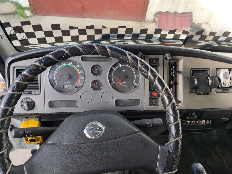 Vând autoutilitară Nissan Atleon