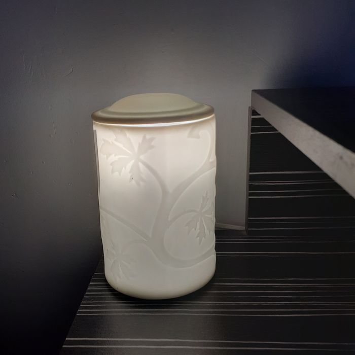 Чинии за ордьоври и лампа