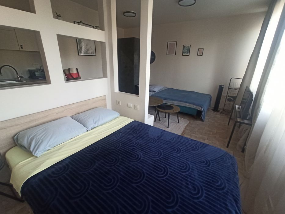 Студио за нощувки под наем в Идеален център