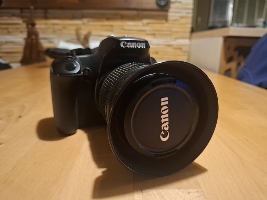 Vând kit canon 1000D + obiectiv 18-55mm 1:3.5 - 5.6 cu filtru