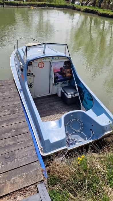 Barcă cabinată Micro Plus 501