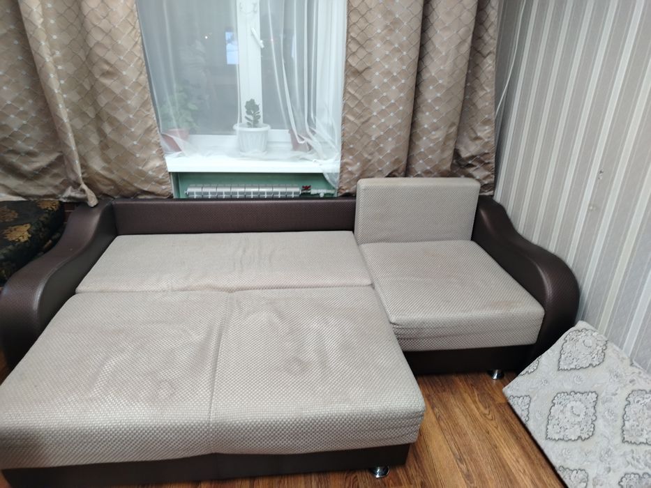Продаётся диван.