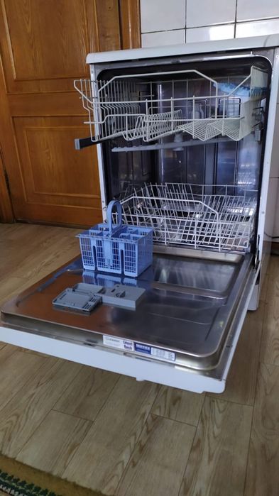 Посудомоечная машина INDESIT