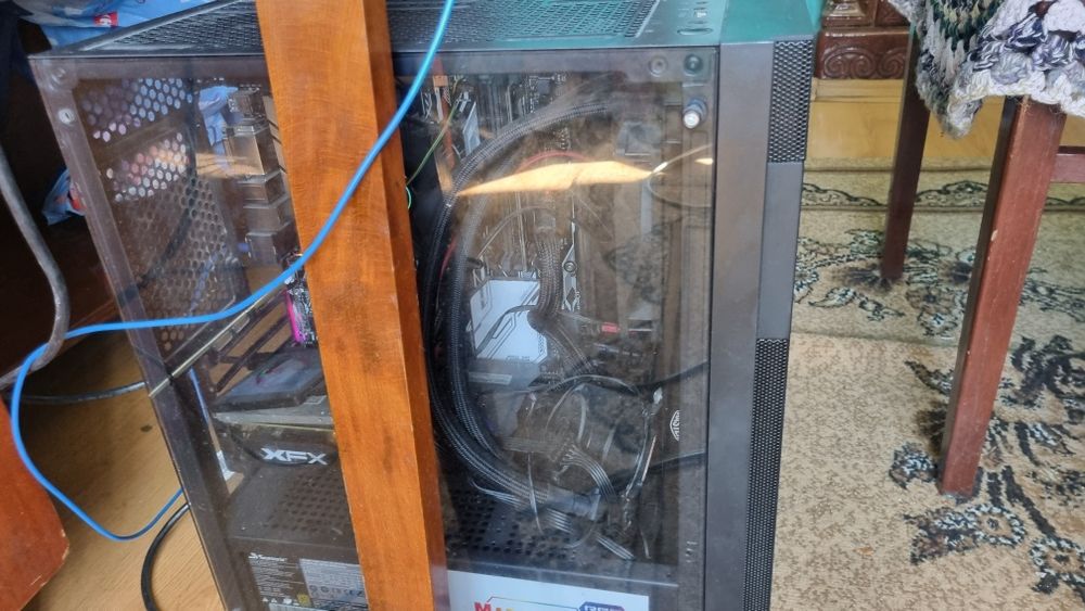 Vând pc gaming .
