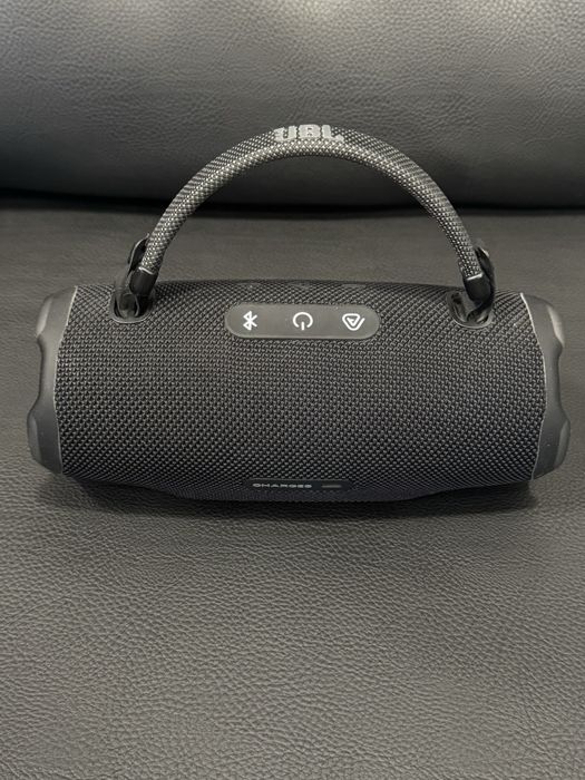 Продавам отлична JBL CHARGE 6
