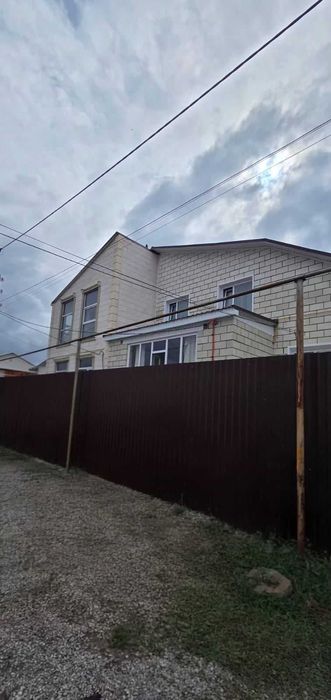 продается просторный дом в районе КСК