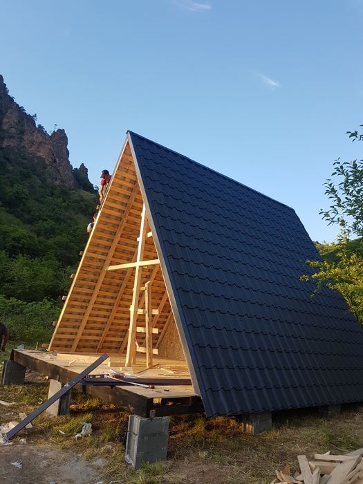 vând case de locuit pe structură de lemn sau structură metalică