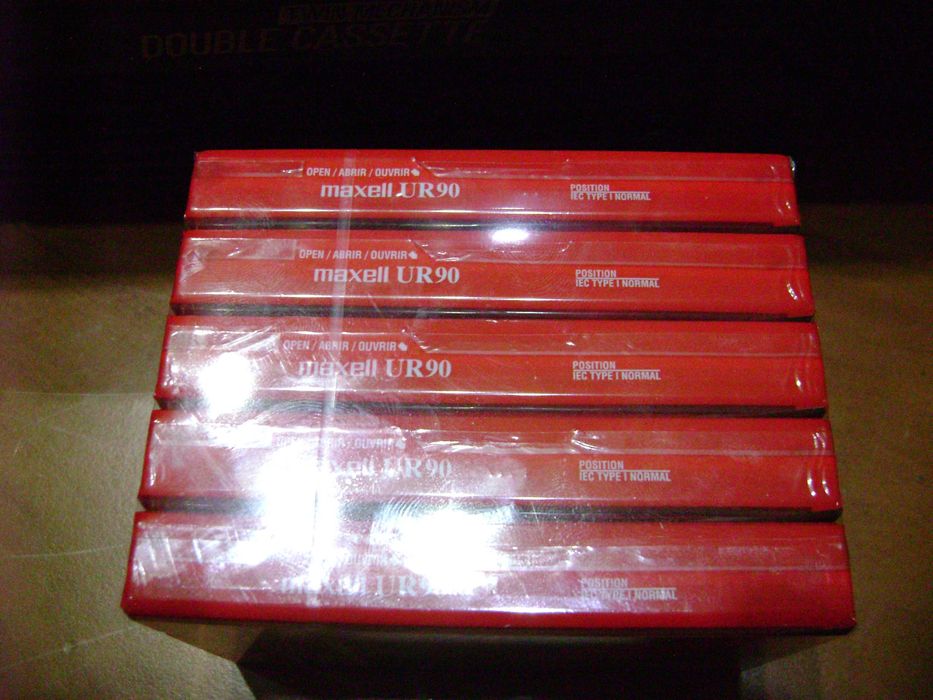 Касетофон Шарп WQ238 BH/BK/ двукасетъчен и нови касети Maxell 90 мин.