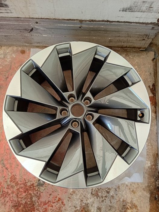 1 janta R21 Skoda Enyaq IV  5LA 601 025 L