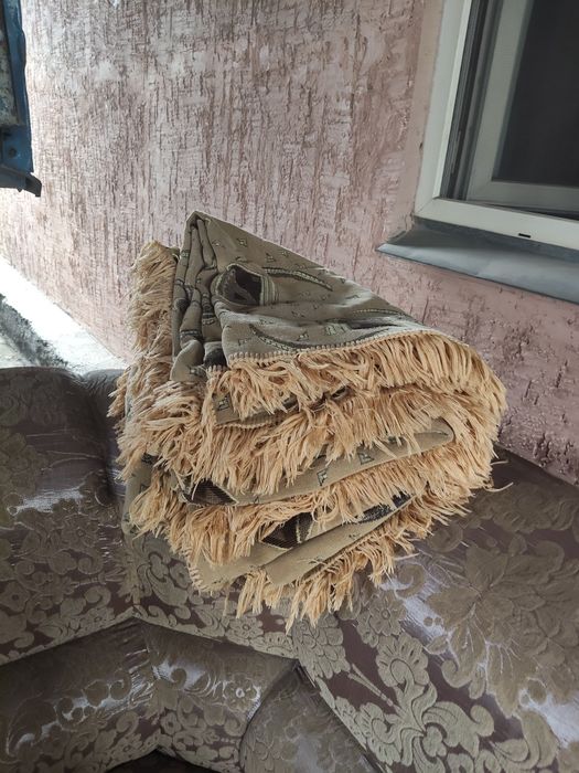 Продам угловой диван с креслом