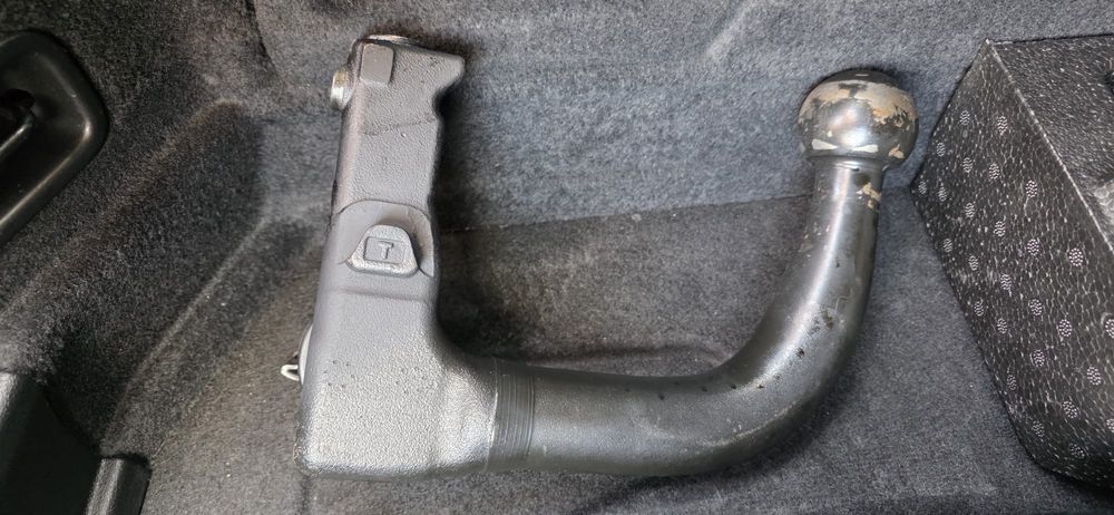 Оригинален сваляем теглич (кука) от Audi