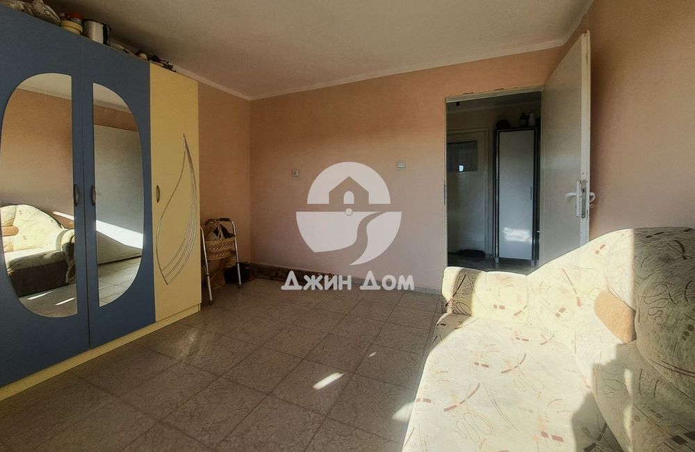 Двуетажна къща с 6 спални и гледка ПЛАНИНА в с. Черноград