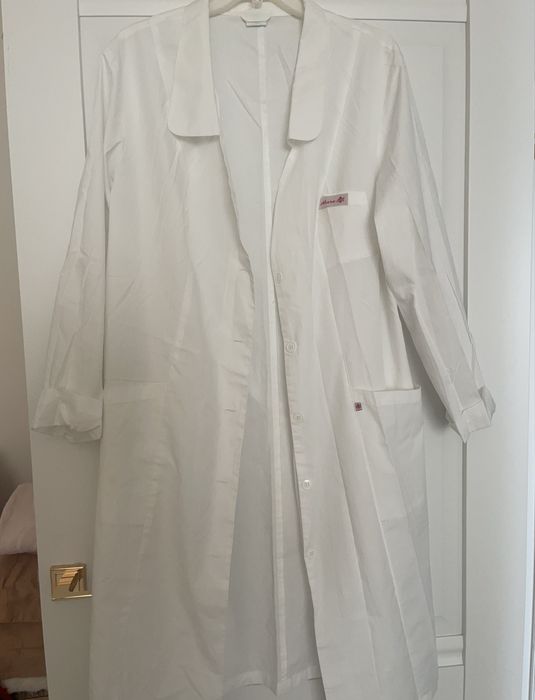 Белые медицинские халаты