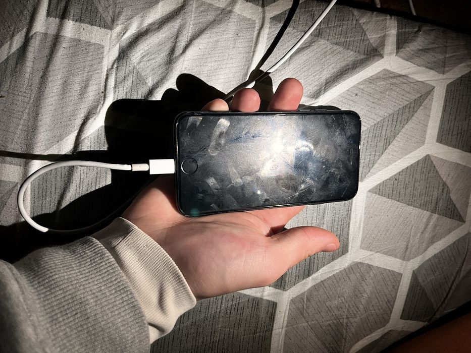 Айфон 7    128 гб