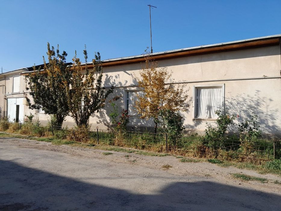 Nazarbek Turkiston Saxovatdan 8 sotix 9 xonali uchastka sotiladi