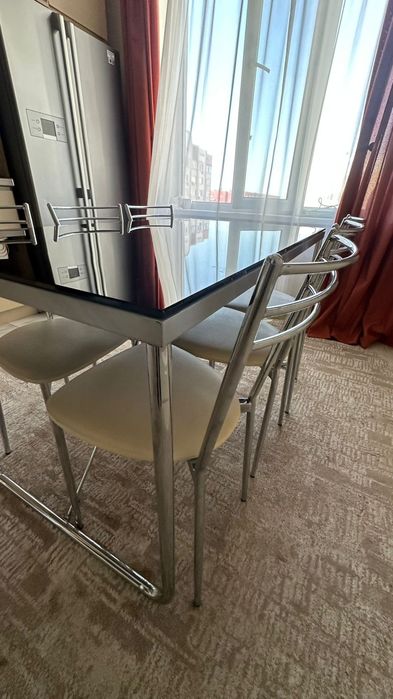 Продам обеденный стол и 6 стульев