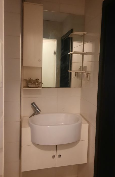 Шкаф за баня с огледало