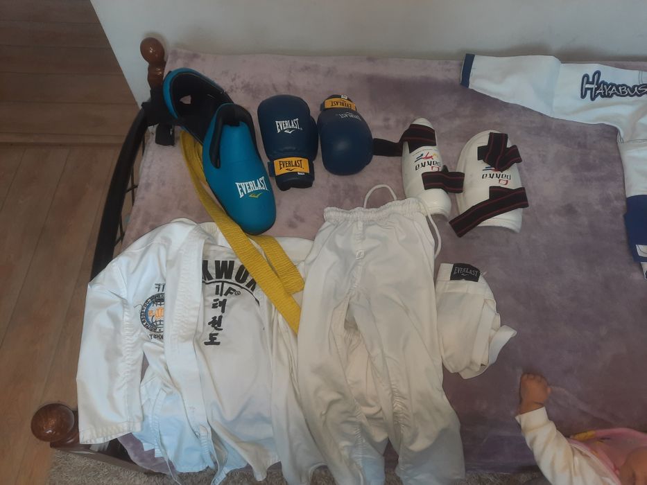 Продам кимоно  таэквондр 6-7 лет