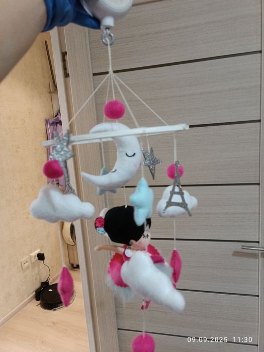 Продам мобиль для девочки