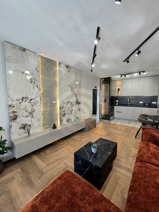 Двустаен апартамент в ж.к. Дружба 2