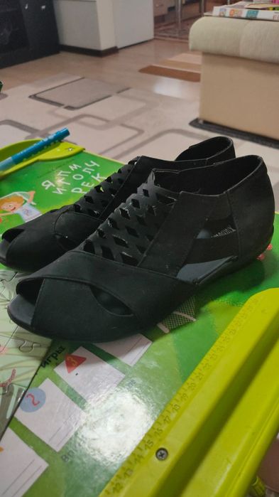 Продам женские туфли