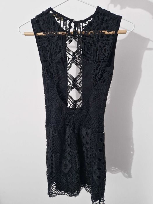 Rochie din dantela cu spatele gol