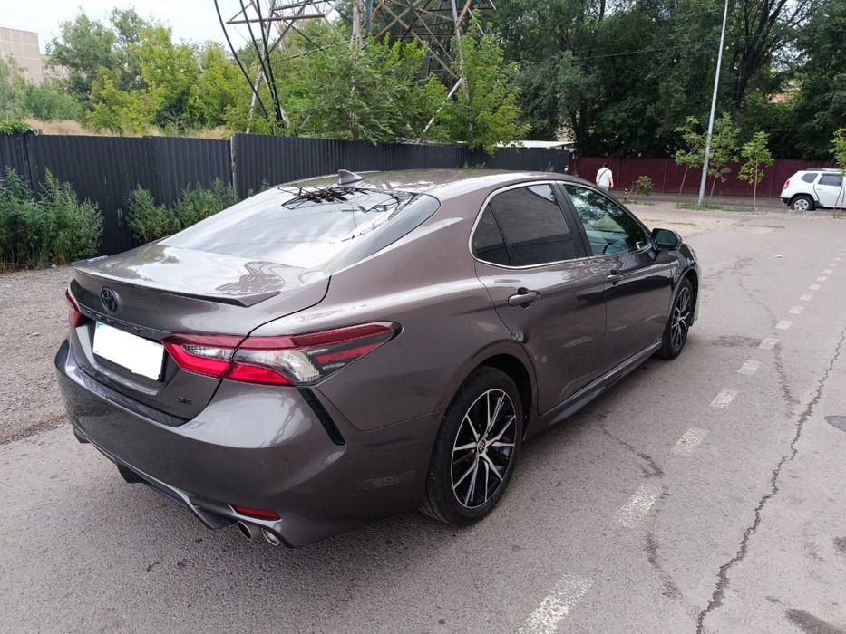 Машина Тойота Камри 75