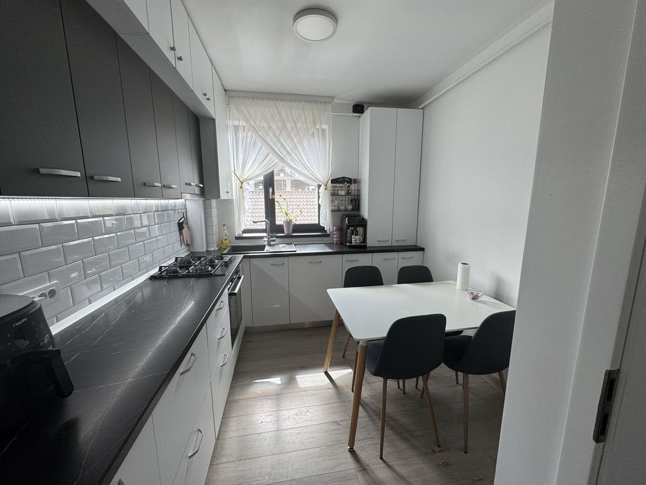 Vand apartament 3 camere - zona Traian( str Dr Gherter)