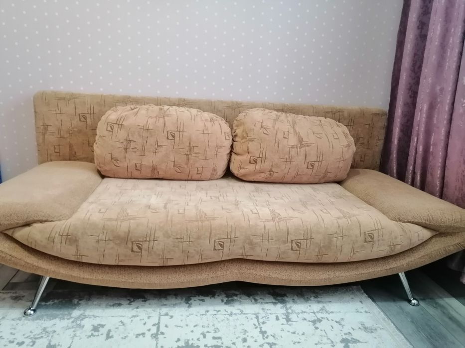 Продам диван (компактный)