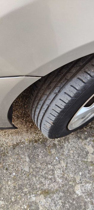 Продавам Тойота Корола