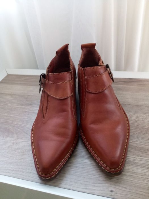Продам кожаные казаки.