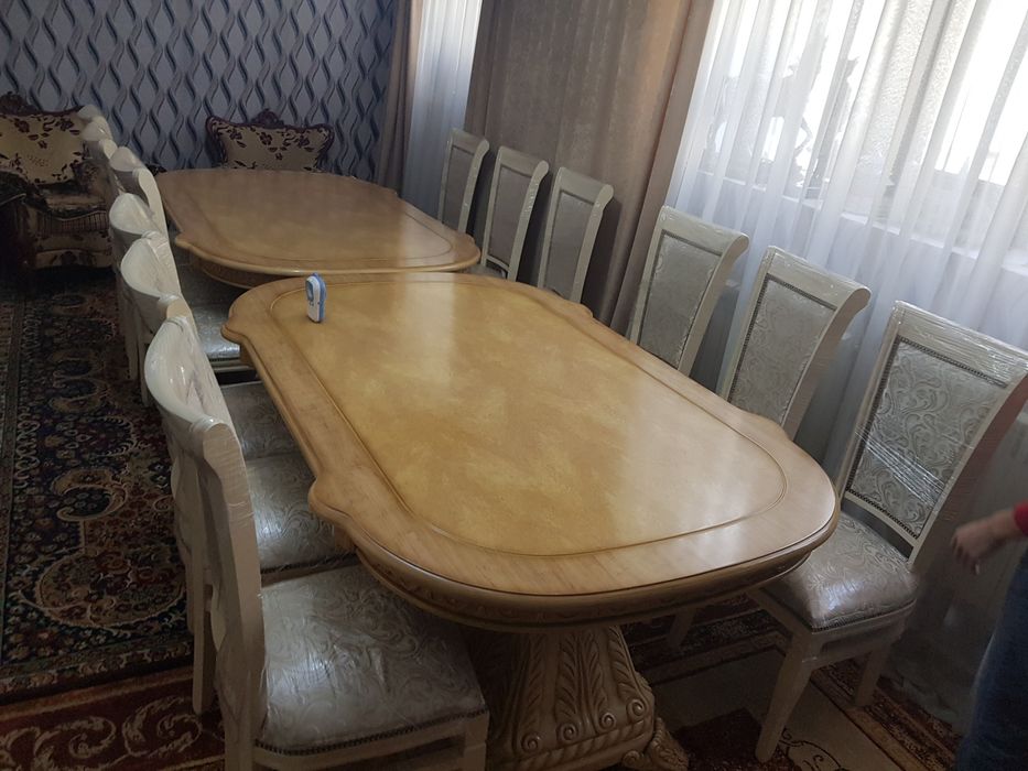 Продам 2 стола без стульев