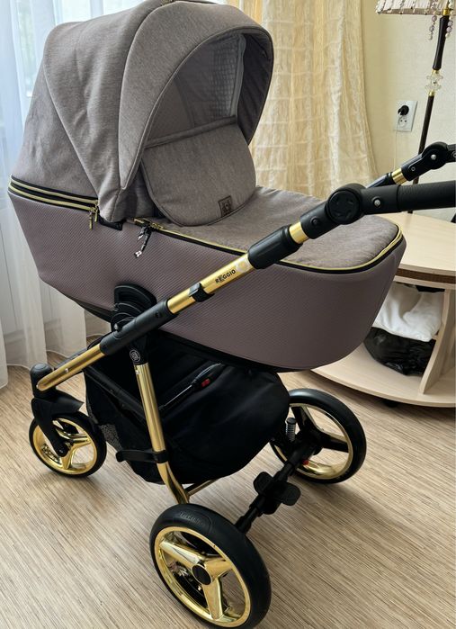 Детская коляска с люлькой и прогулочным блоком