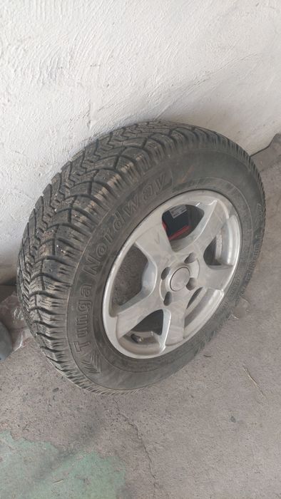 Продам резину с дисками комплект